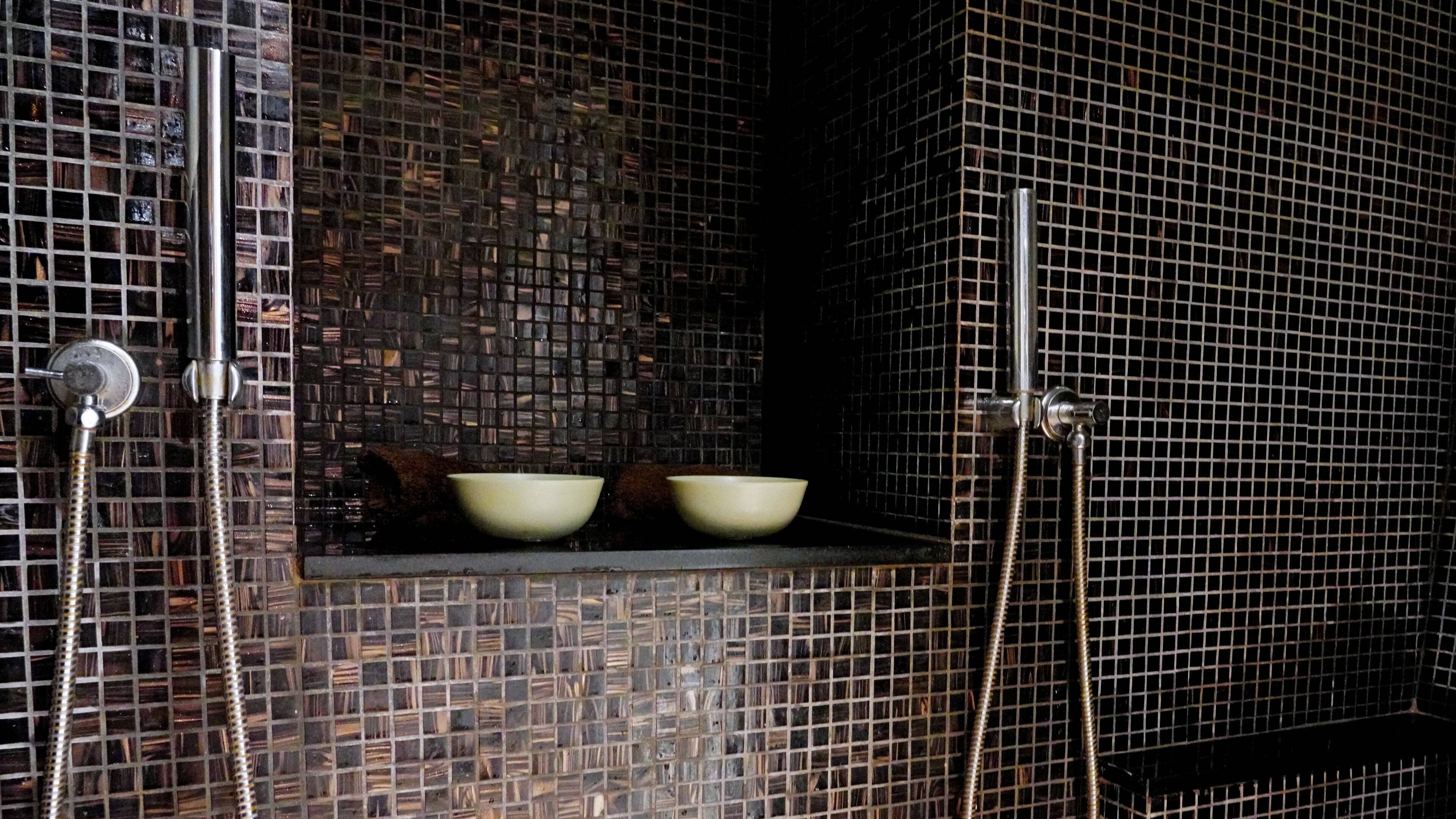 Espace de soins pour les couples, sauna, bain à remous, hammam