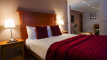 Superior Double Room | Hypo-allergenic bedding, desk, iron/ironing board, free WiFi