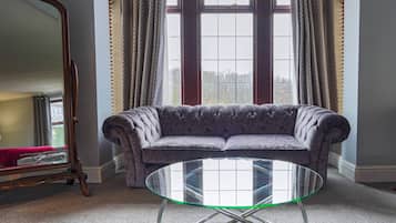 Hypo-allergenic bedding, desk, iron/ironing board, free WiFi