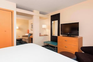 Suite, 1 King Bed with Sofa bed, Non Smoking