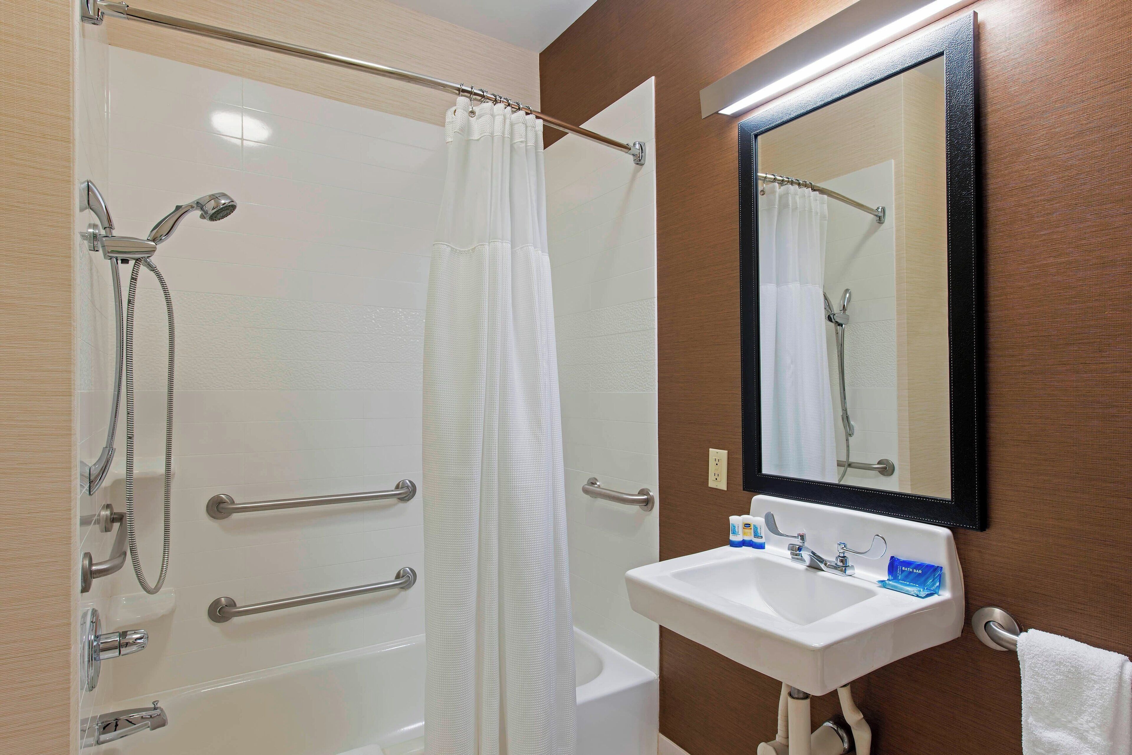 combined shower/bathtub, free toiletries, hair dryer, towels