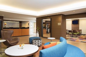 Lobby - Fairfield Inn & Suites Bloomington (Bloomington)