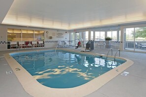 Indoor pool - Spark by Hilton Bloomington (Bloomington)