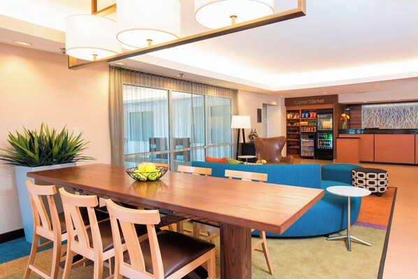 Restaurant - Fairfield Inn & Suites by Marriott Bloomington (Bloomington)