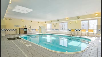 Innendørsbasseng