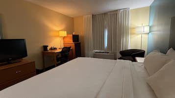 Standard Room, 1 King Bed, Accessible, Refrigerator & Microwave