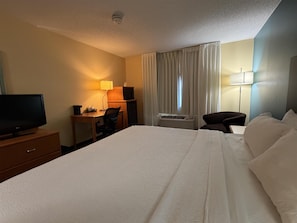 Standard Room, 1 King Bed, Accessible, Refrigerator & Microwave | Premium bedding, pillowtop beds, desk, laptop workspace