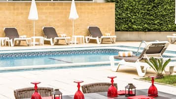 Seasonal outdoor pool, pool umbrellas, sun loungers