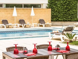 Seasonal outdoor pool, pool umbrellas, sun loungers