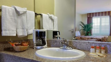 Combined shower/bathtub, hair dryer, towels