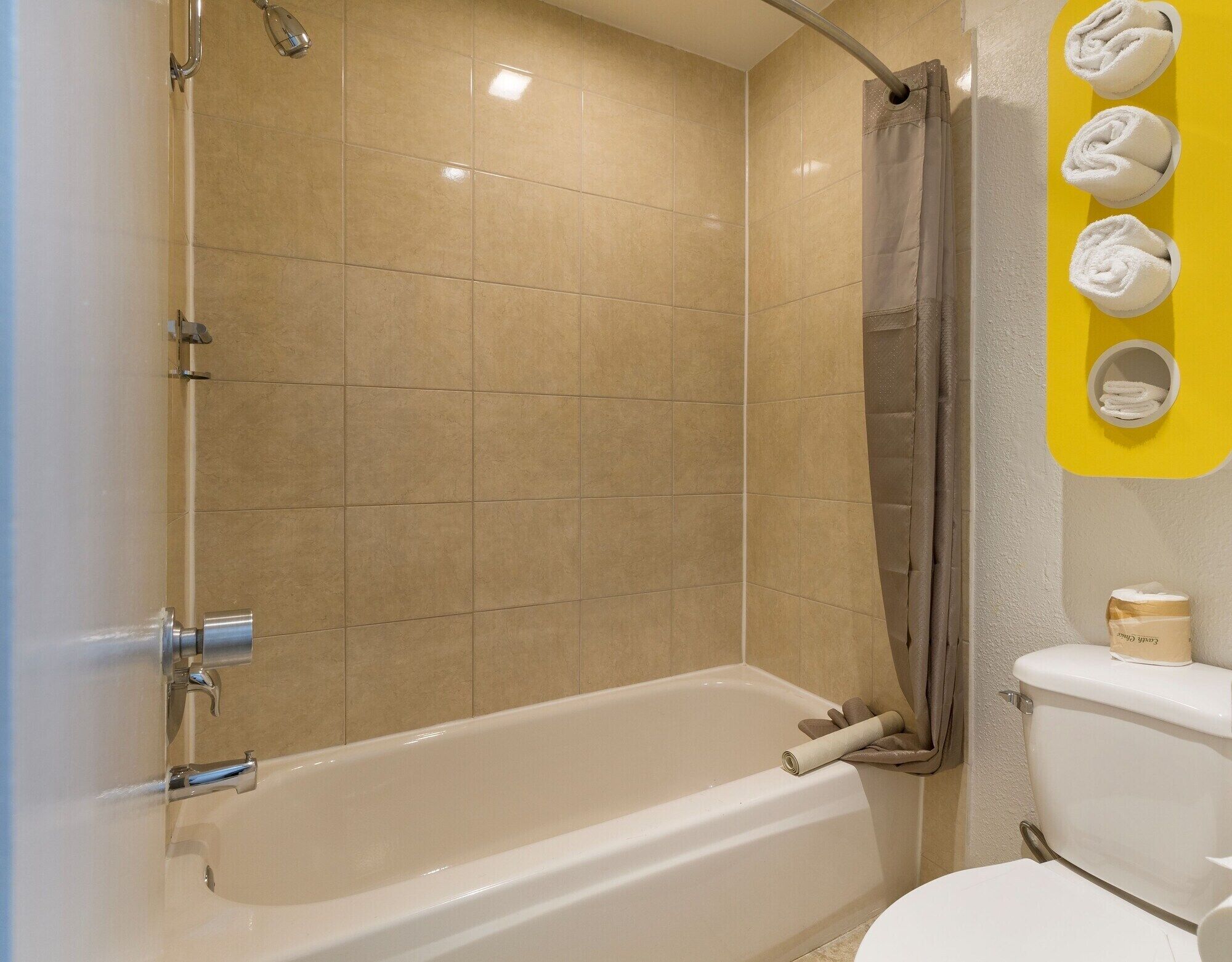 Combined shower/tub, hair dryer (on request), towels