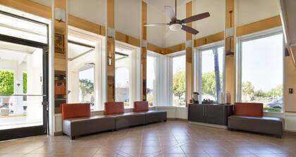 Motel 6 Claremont, CA