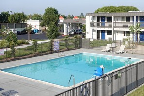 Pool - Motel 6 Claremont, CA (Claremont)
