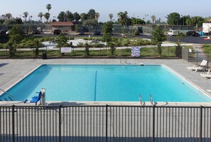Pool - Motel 6 Claremont, CA (Claremont)