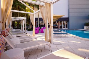 Außenpool, geöffnet von 06:00 Uhr bis 23:00 Uhr, Cabañas (kostenlos)