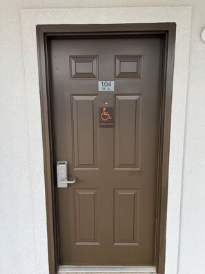 Economy Single Room, 1 King Bed, Accessible | Free WiFi, bed sheets - Garden Inn & Suites (Metter)