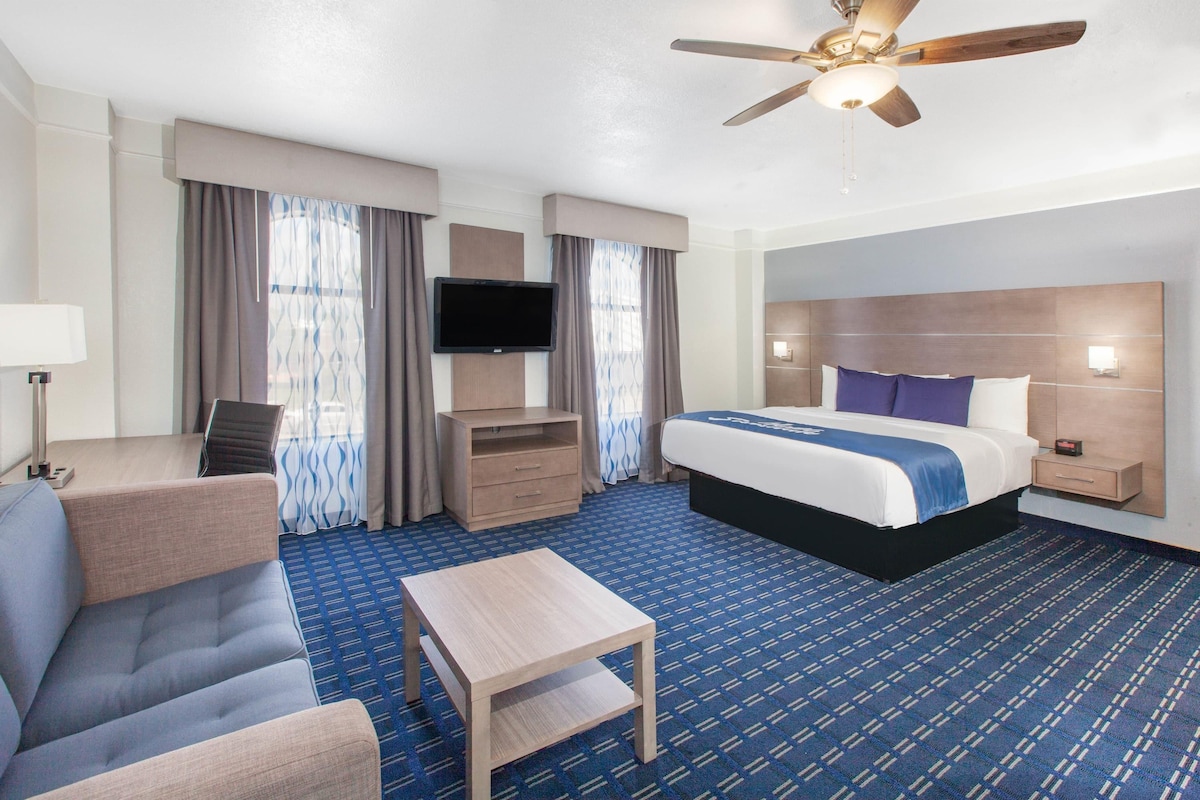 Studio Suite, 1 King Bed, Non Smoking (Second Floor, Interior Stairs Only) | Premium bedding, blackout drapes, iron/ironing board, WiFi (free)