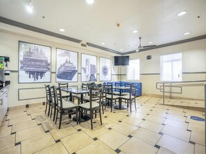 Free daily continental breakfast - Days Inn & Suites by Wyndham Webster NASA-ClearLake-Houston (Webster)