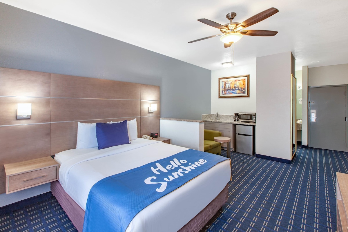 Room, 1 Queen Bed, Non Smoking (Second Floor, Interior Stairs Only) | Premium bedding, blackout drapes, iron/ironing board, WiFi (free)