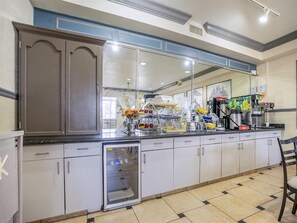 Free daily continental breakfast - Days Inn & Suites by Wyndham Webster NASA-ClearLake-Houston (Webster)