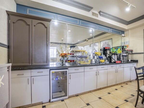 Free daily continental breakfast