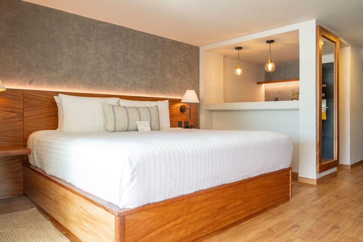 1 bedroom, premium bedding, in-room safe, desk