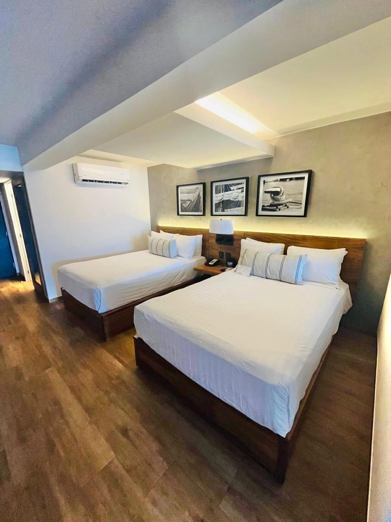 Premium bedding, in-room safe, desk, laptop workspace