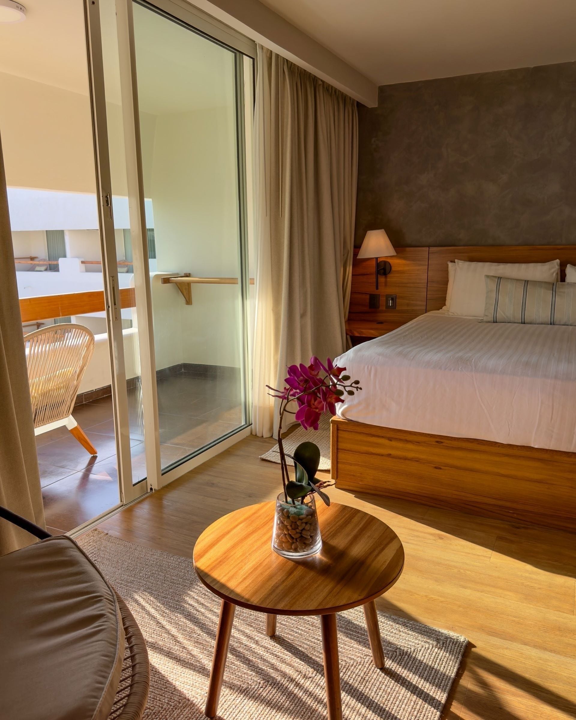 Habitación Prestige | Área de sala de estar | Televisión de plasma de 32 pulgadas con canales por cable y televisión 