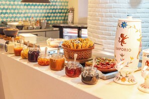 Desayuno buffet todos los días (con cargo)