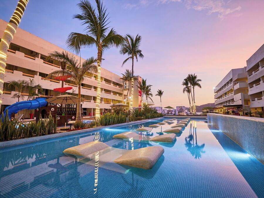 2 outdoor pools, pool umbrellas, sun loungers