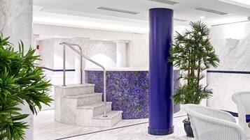Indoor spa tub
