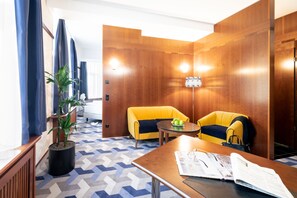 Suite | Premium bedding, down comforters, in-room safe, desk