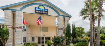Days Inn by Wyndham San Antonio Southeast/Frost Bank Center