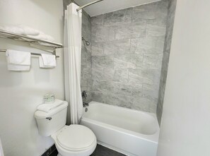 Bañera con ducha, bañera profunda, cabezal de ducha con hidromasaje