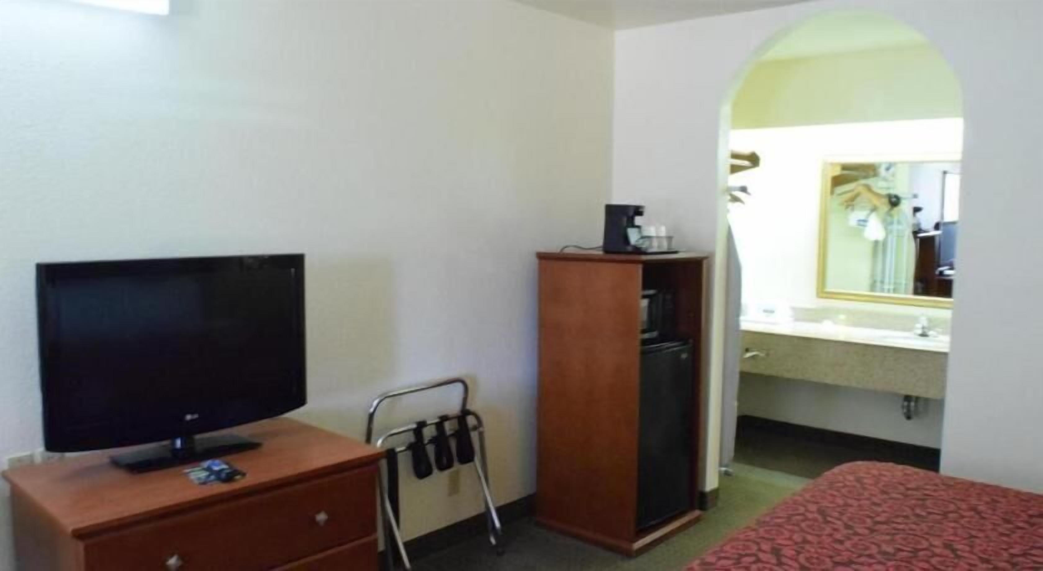 Pillowtop beds, in-room safe, desk, iron/ironing board