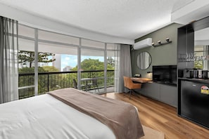 Standardzimmer, 1 King-Bett | Schreibtisch, laptopgeeigneter Arbeitsplatz, Bügeleisen/Bügelbrett