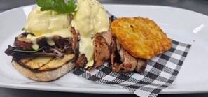 Petit déjeuner préparé sur commande servi tous les jours en supplément