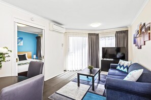 Living area - Metro Apartments on King Street (Sydney)