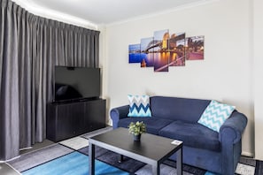 Living room - Metro Apartments on King Street (Sydney)