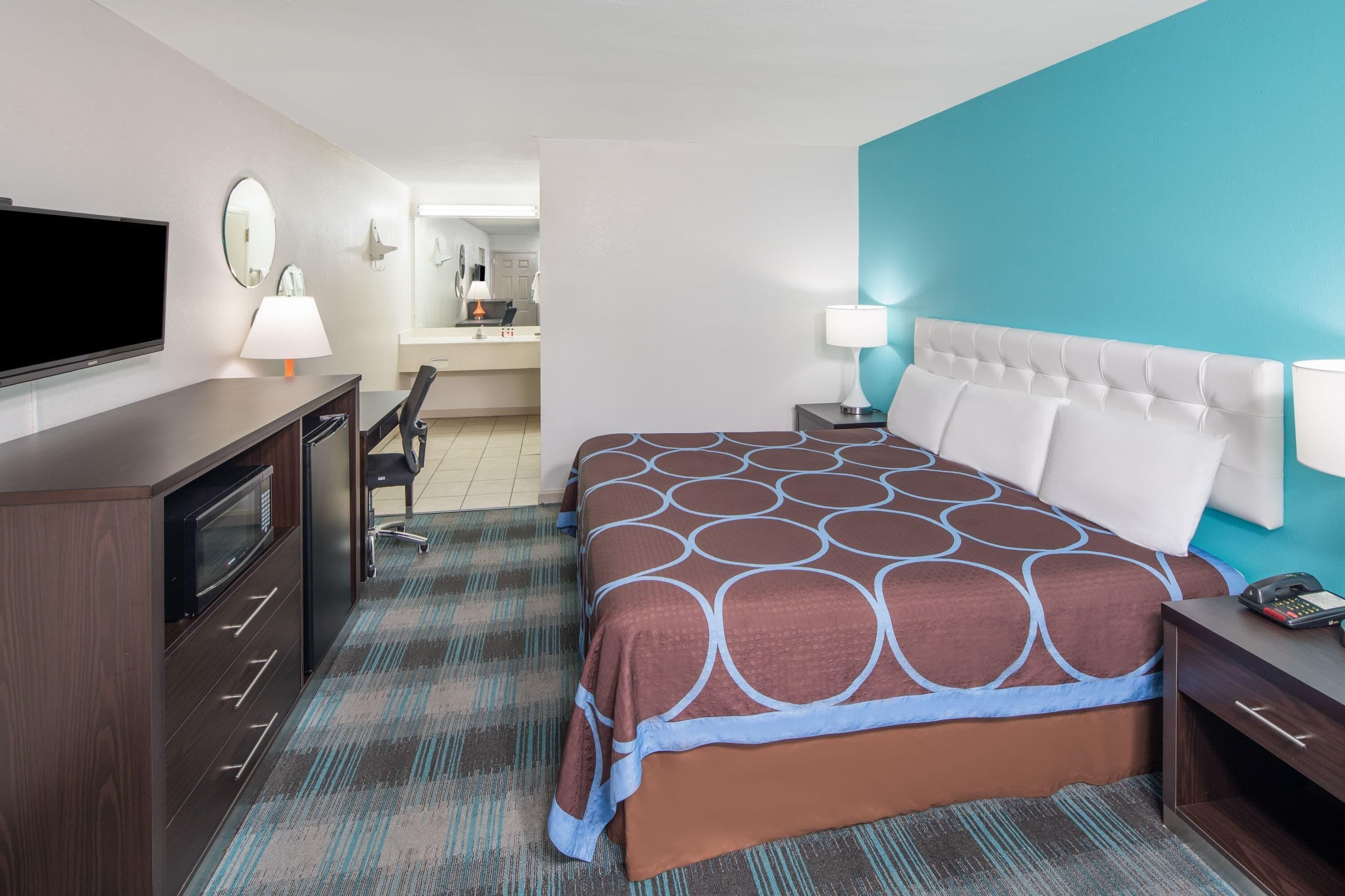 Decoración personalizada, muebles diferentes y escritorio 