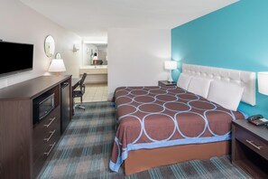 Room, Accessible, Non Smoking | Individually decorated, individually furnished, desk, blackout drapes - Howard Johnson by Wyndham Vicksburg (Vicksburg)