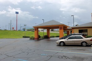 Free self parking - Howard Johnson by Wyndham Vicksburg (Vicksburg)
