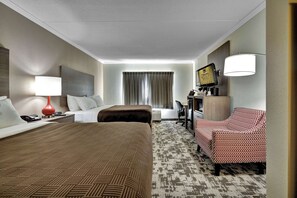 In-room safe, desk, blackout curtains, iron/ironing board - Quality Hotel & Suites At The Falls (Niagara Falls)