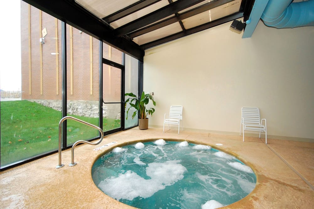 Quality Hotel & Suites At The Falls