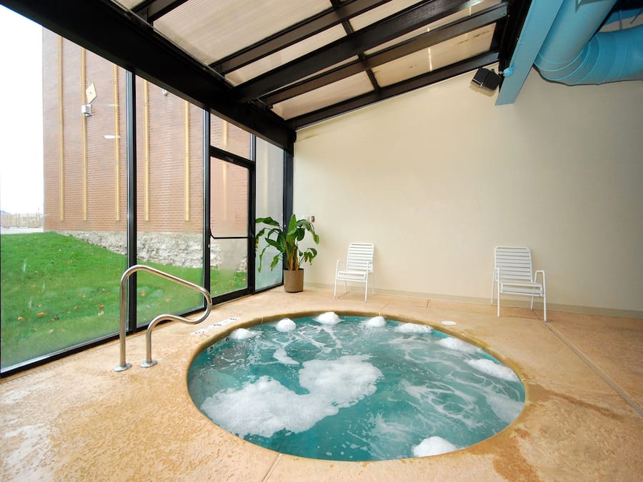Indoor spa tub