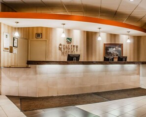 Lobby - Quality Hotel & Suites At The Falls (Niagara Falls)