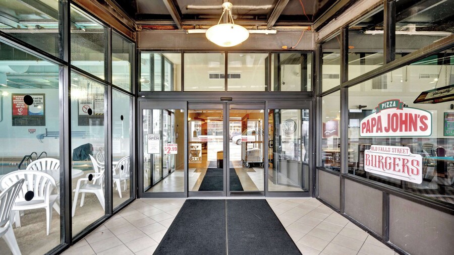 Quality Hotel & Suites At The Falls