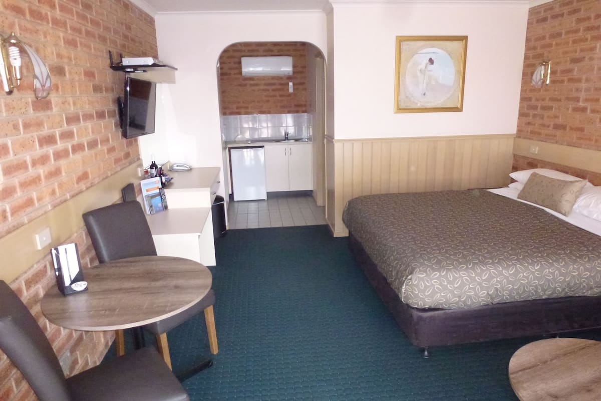 Minibar, Schreibtisch, laptopgeeigneter Arbeitsplatz