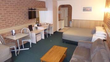 Family  | 2 bedrooms, minibar, desk, laptop workspace