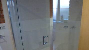 Spa Room | Bathroom | Free toiletries, hair dryer, towels, soap